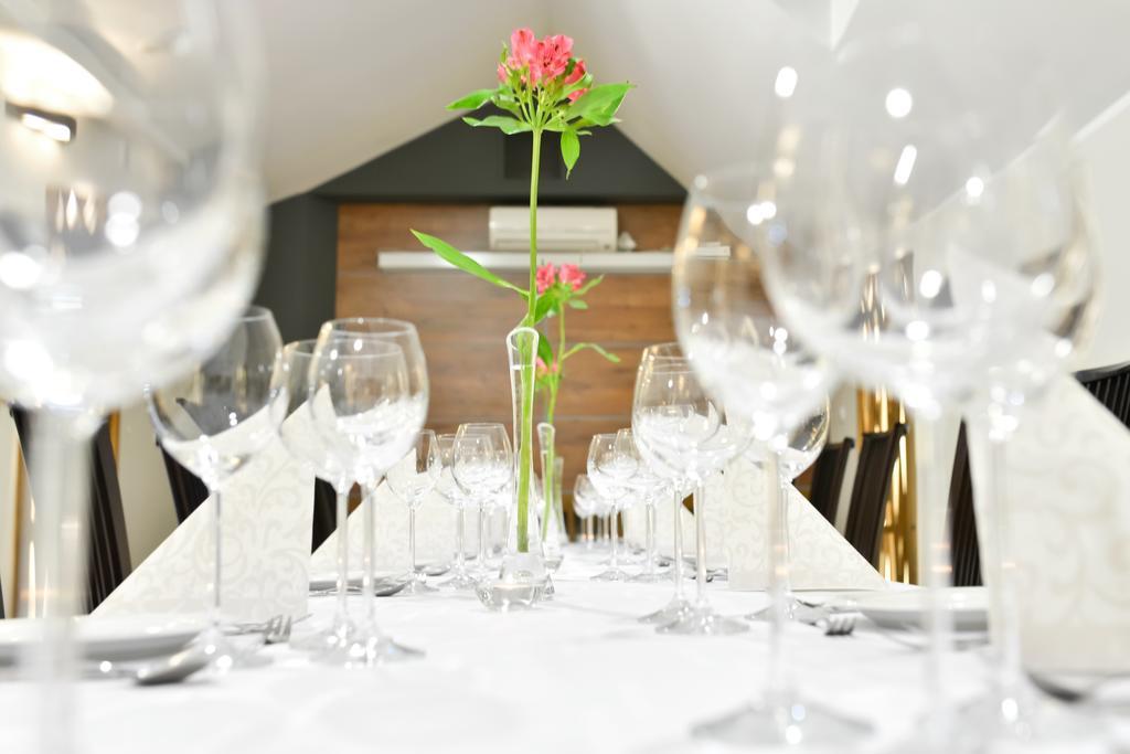 Hotel Capitol Biala Podlaska Ngoại thất bức ảnh