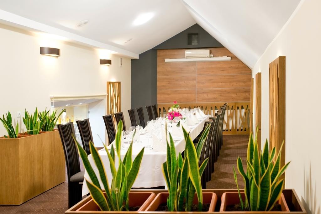 Hotel Capitol Biala Podlaska Ngoại thất bức ảnh