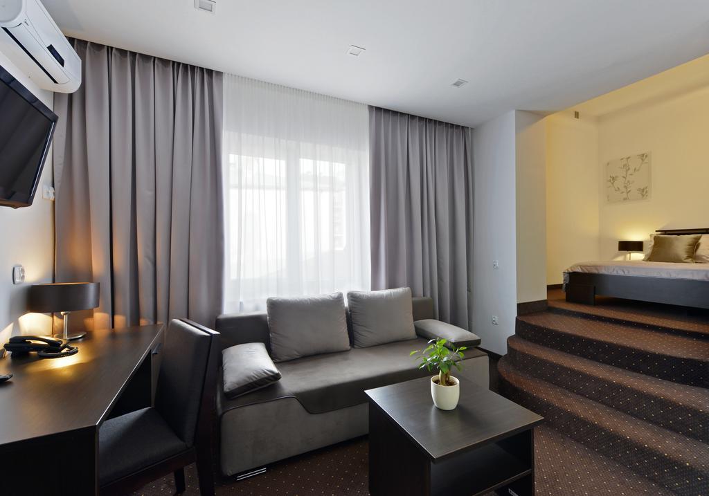 Hotel Capitol Biala Podlaska Ngoại thất bức ảnh