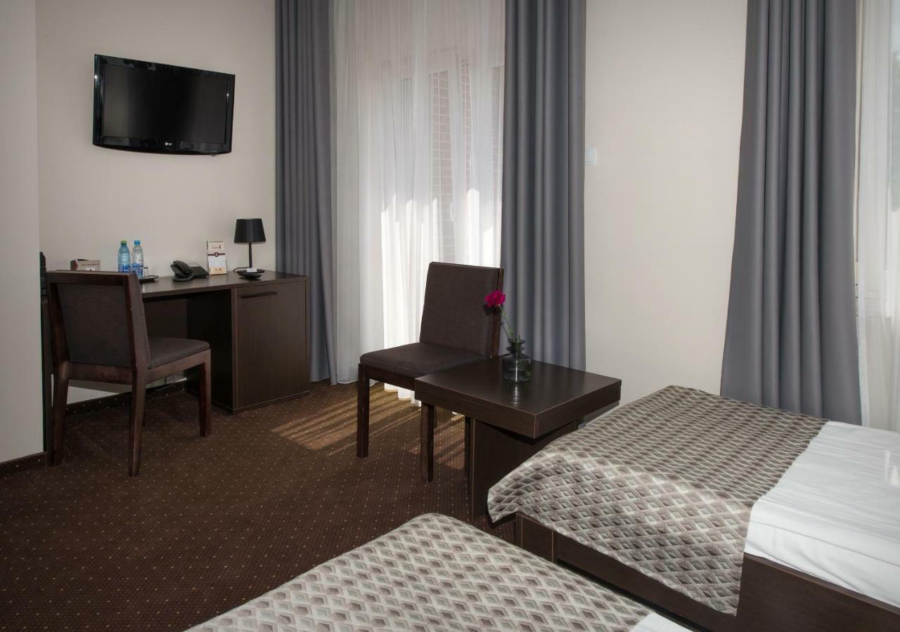 Hotel Capitol Biala Podlaska Ngoại thất bức ảnh