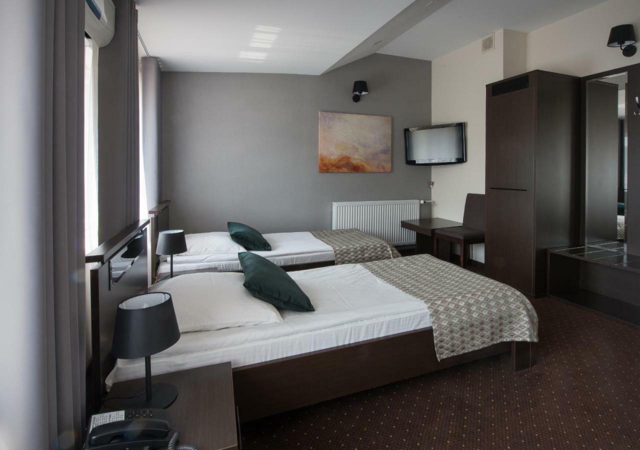 Hotel Capitol Biala Podlaska Ngoại thất bức ảnh