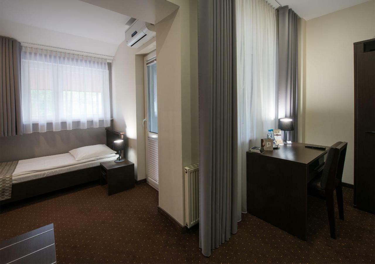 Hotel Capitol Biala Podlaska Ngoại thất bức ảnh