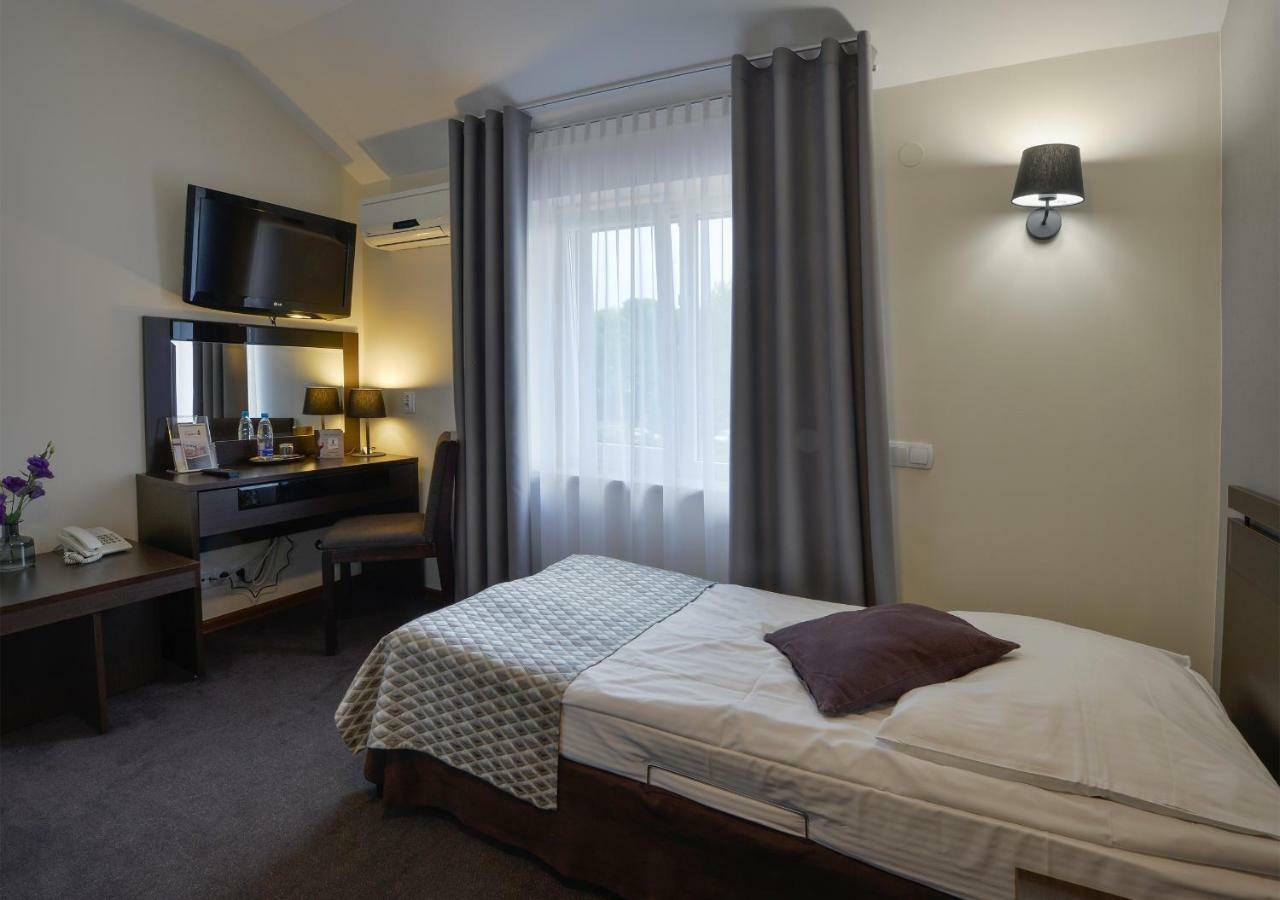 Hotel Capitol Biala Podlaska Ngoại thất bức ảnh