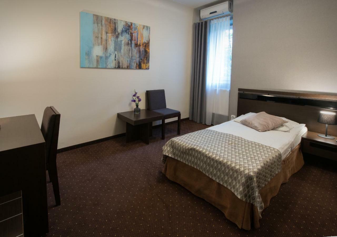 Hotel Capitol Biala Podlaska Ngoại thất bức ảnh